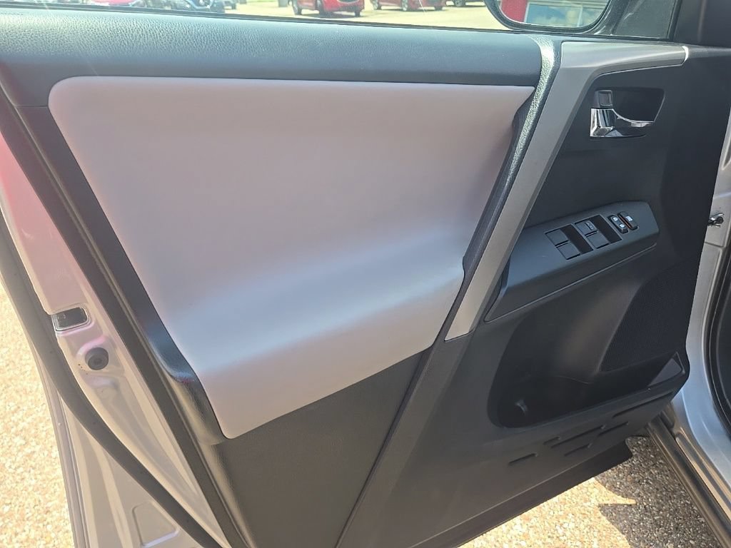 Used 2018 Toyota RAV4 XLE w/ Plus Extra Value Package AWD/4WD image 11