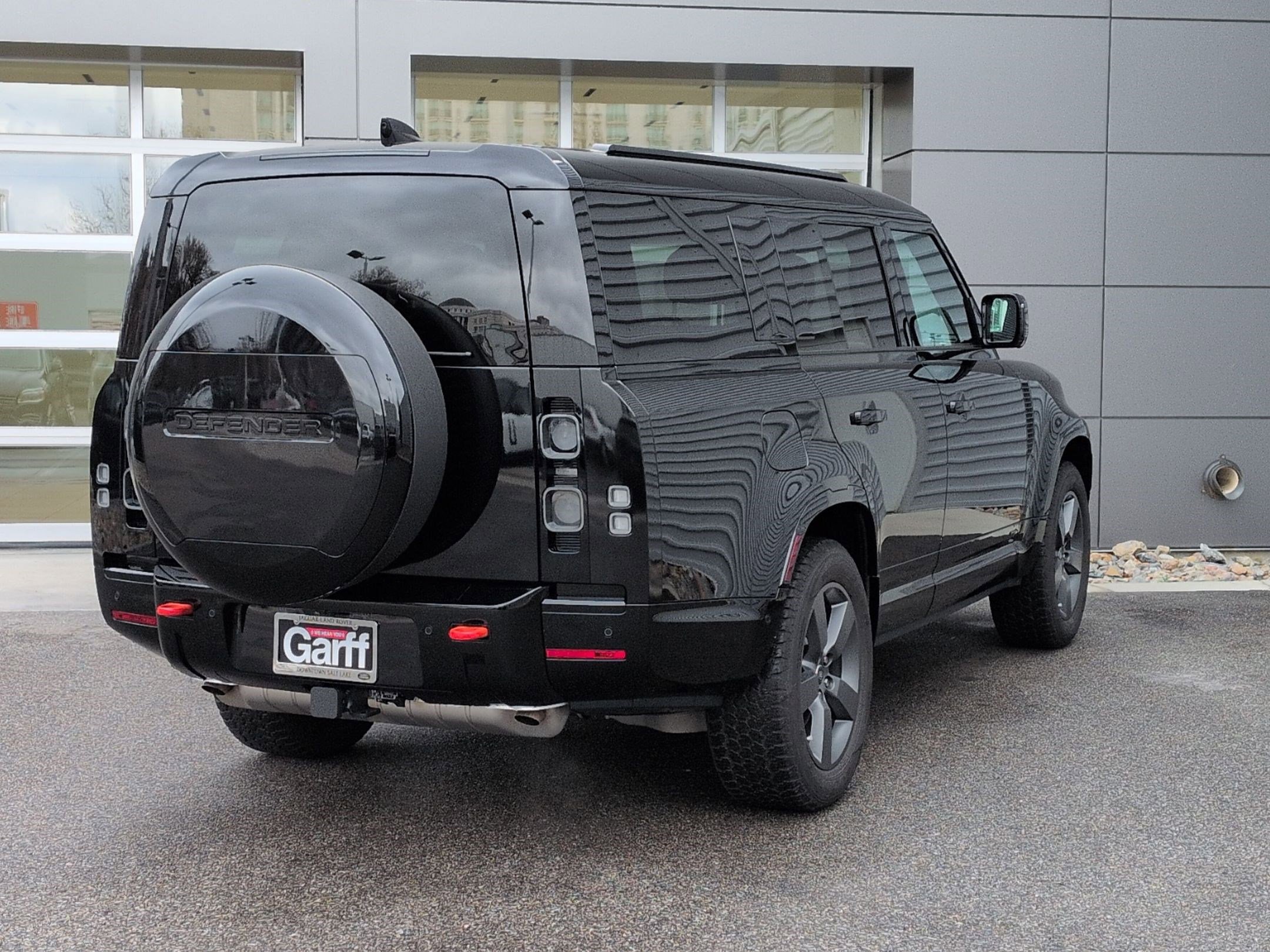 Used 2025 Land Rover Defender 130 X image 7