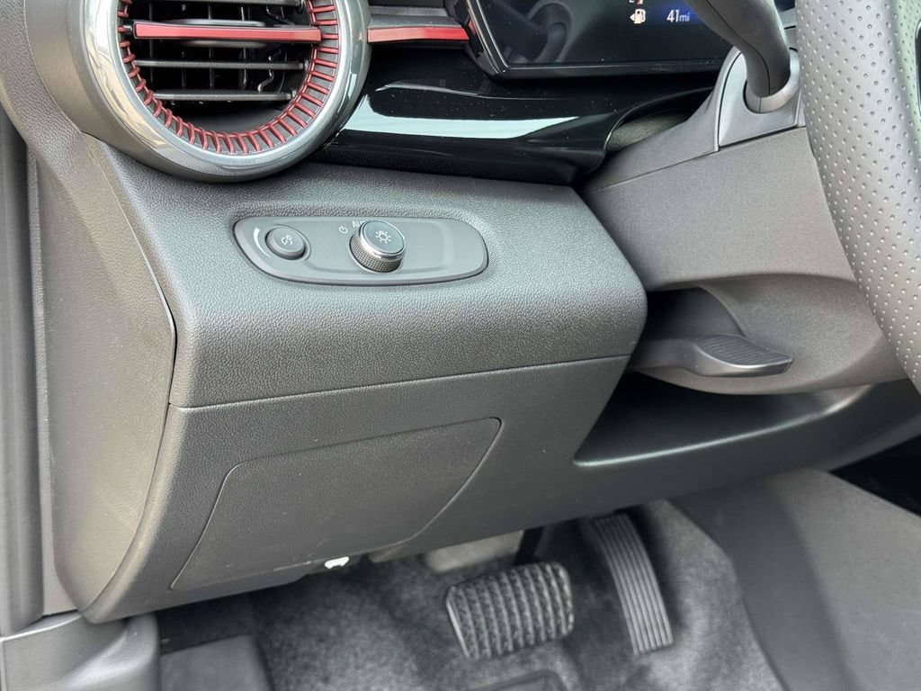 New 2026 Chevrolet Trax RS w/ Sunroof Package FWD image 9