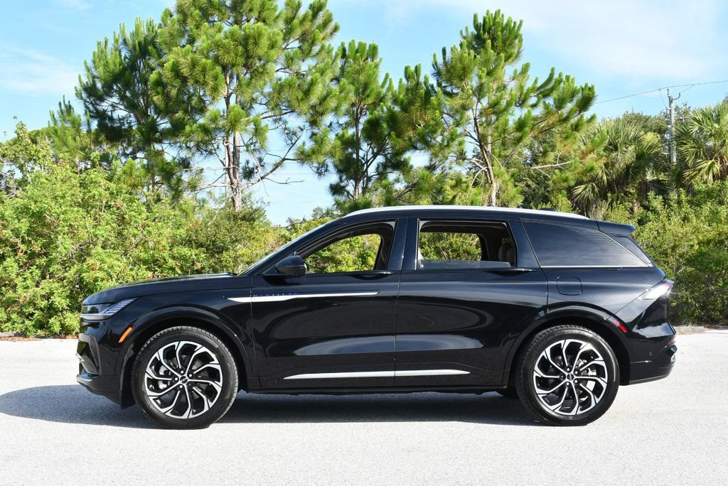 Used 2024 Lincoln Nautilus Reserve w/ Equipment Group 203A AWD/4WD image 26