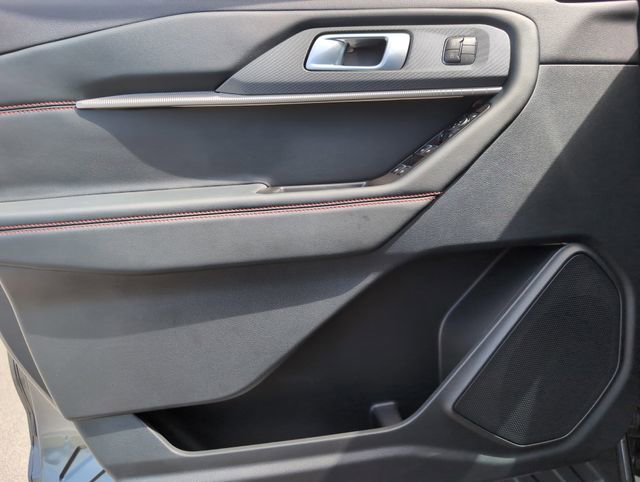 Used 2025 Ford Explorer ST image 15