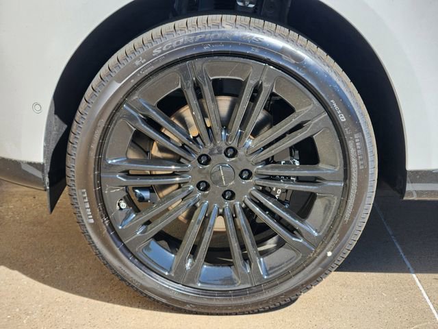 New 2026 Land Rover Range Rover Long Wheelbase SE image 7