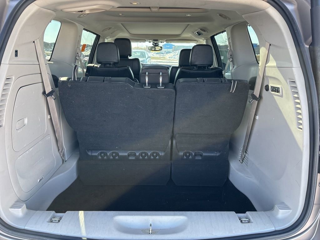 Used 2017 Chrysler Pacifica Limited w/ Tire & Wheel Group image 10