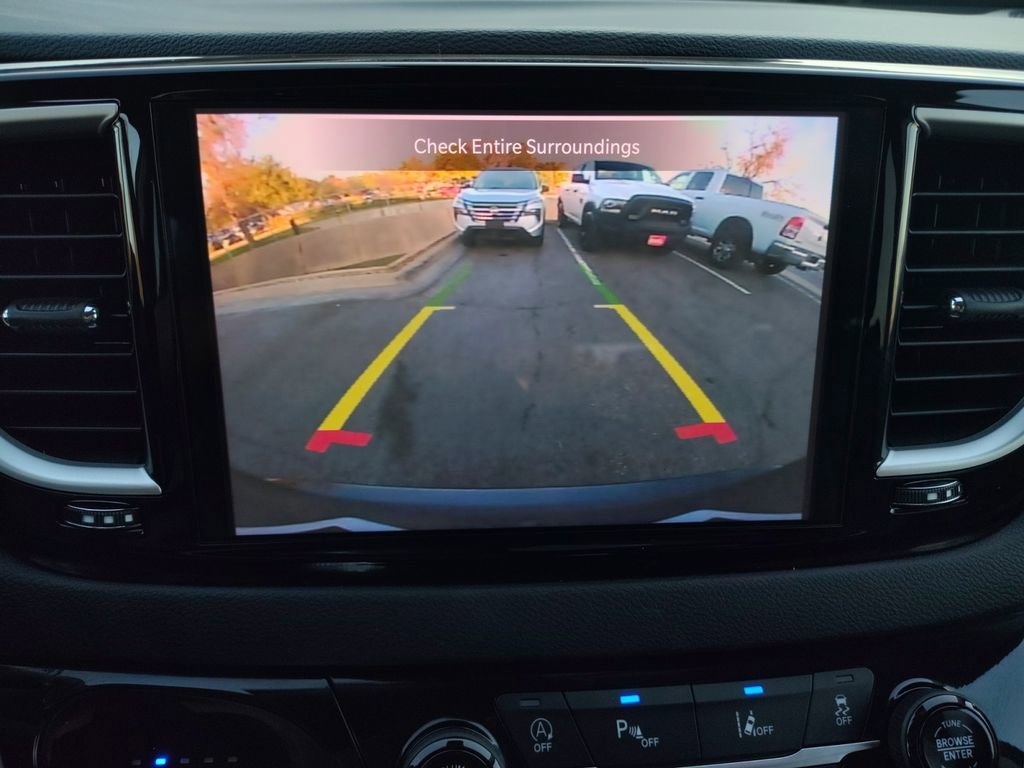 Used 2023 Chrysler Pacifica Touring-L image 9