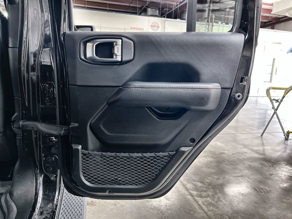 Used 2022 Jeep Gladiator Overland image 25