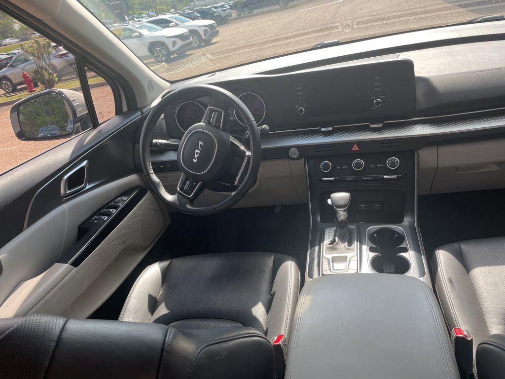 Used 2023 Kia Carnival LX image 15