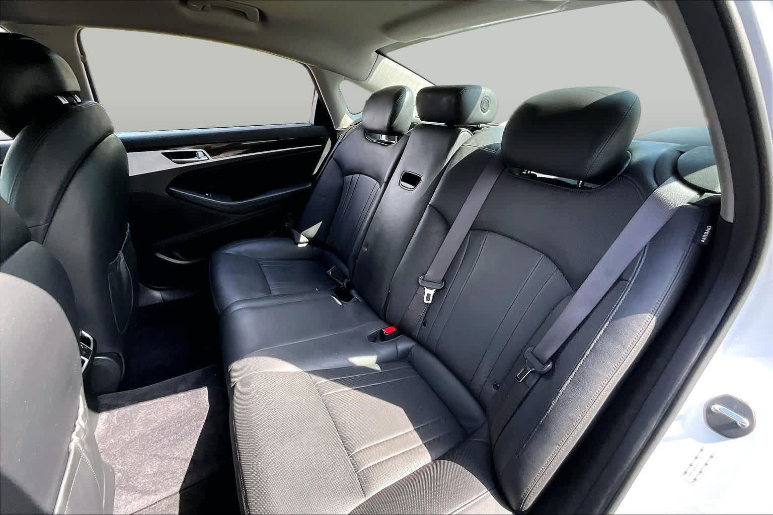 Used 2017 Genesis G80 3.8 RWD image 19