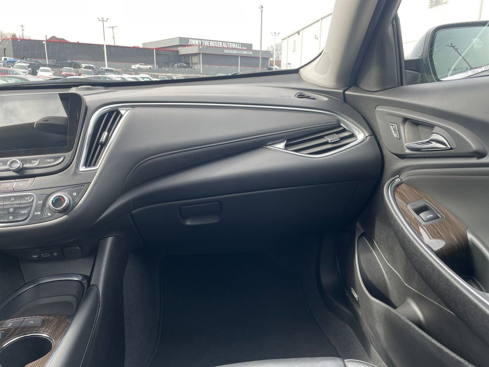 Used 2024 Chevrolet Malibu LT image 37