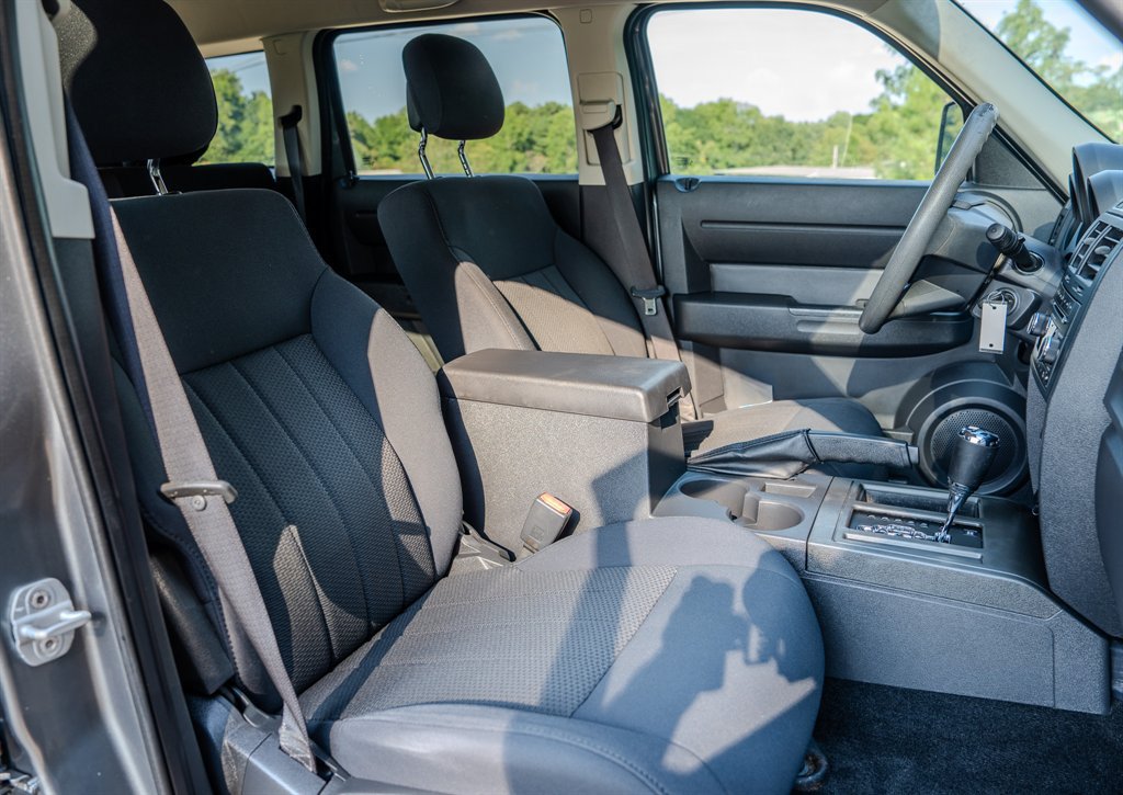 Used 2011 Dodge Nitro Heat RWD image 27
