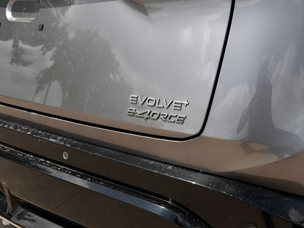 Used 2023 Nissan Ariya AWD image 29
