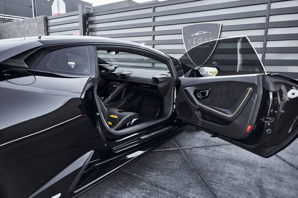 Used 2021 Lamborghini Huracan EVO image 29