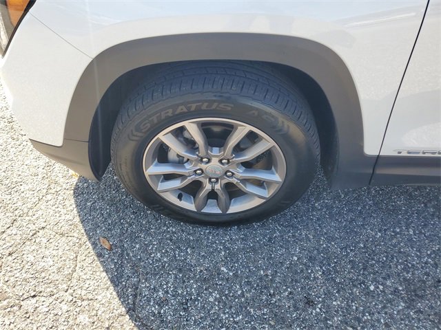 Used 2024 GMC Terrain SLT image 5