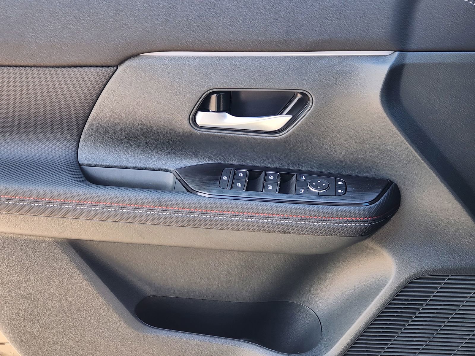 New 2026 Nissan Kicks SR image 19