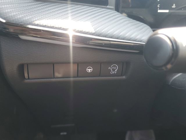 Certified 2025 Nissan Kicks SR FWD image 30