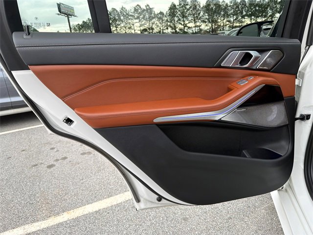 Used 2025 BMW X7 M60i image 23