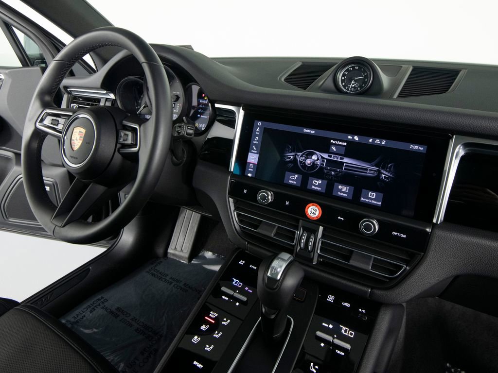 Certified 2025 Porsche Macan image 29