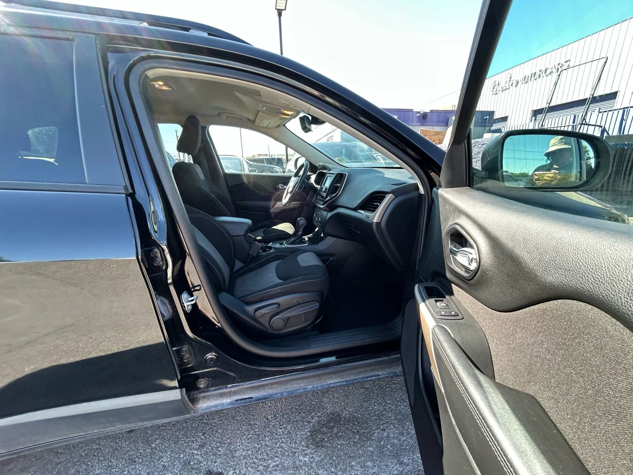 Used 2017 Jeep Cherokee Sport image 13