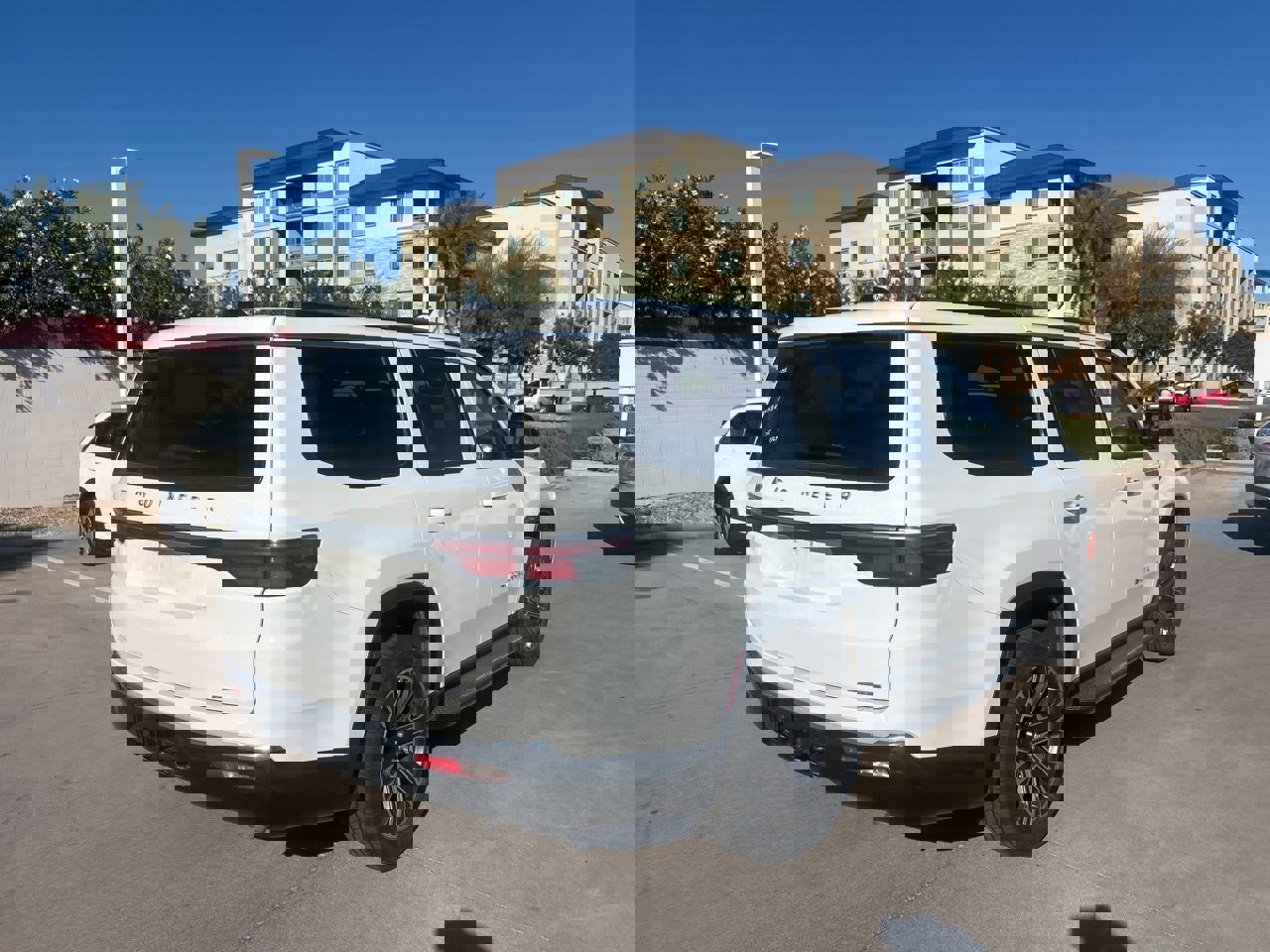 Used 2024 Jeep Wagoneer Series II w/ Flexible Seating Group image 4