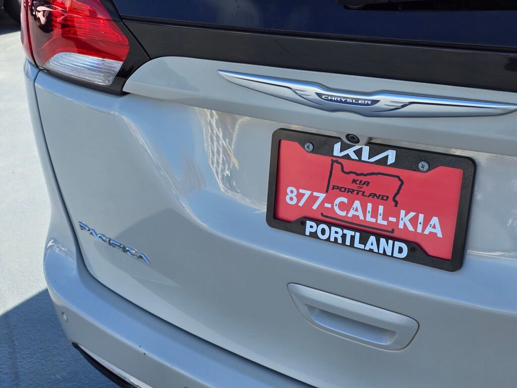 Used 2017 Chrysler Pacifica Limited image 15