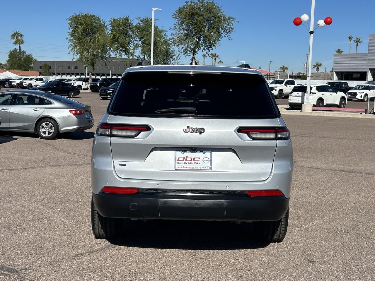 Used 2022 Jeep Grand Cherokee L Laredo RWD image 8