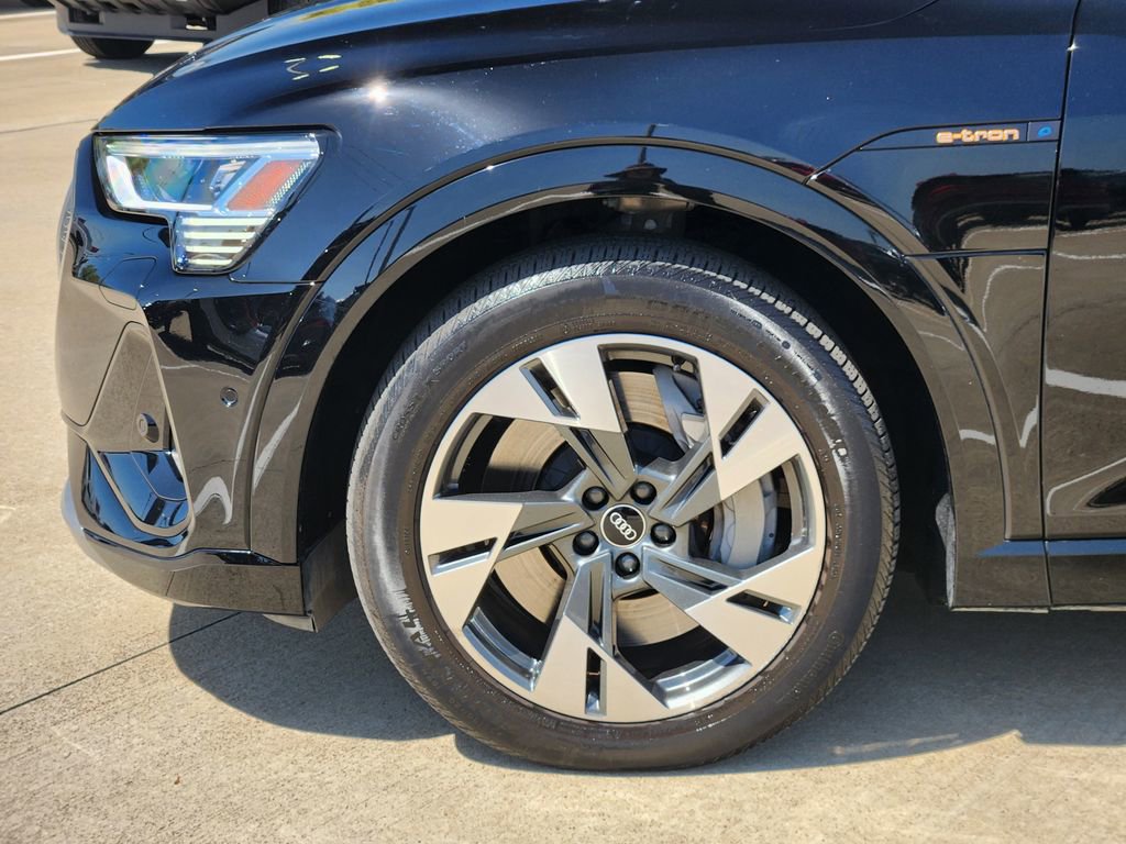 Used 2021 Audi e-tron Premium Plus w/ Premium Plus Package image 8