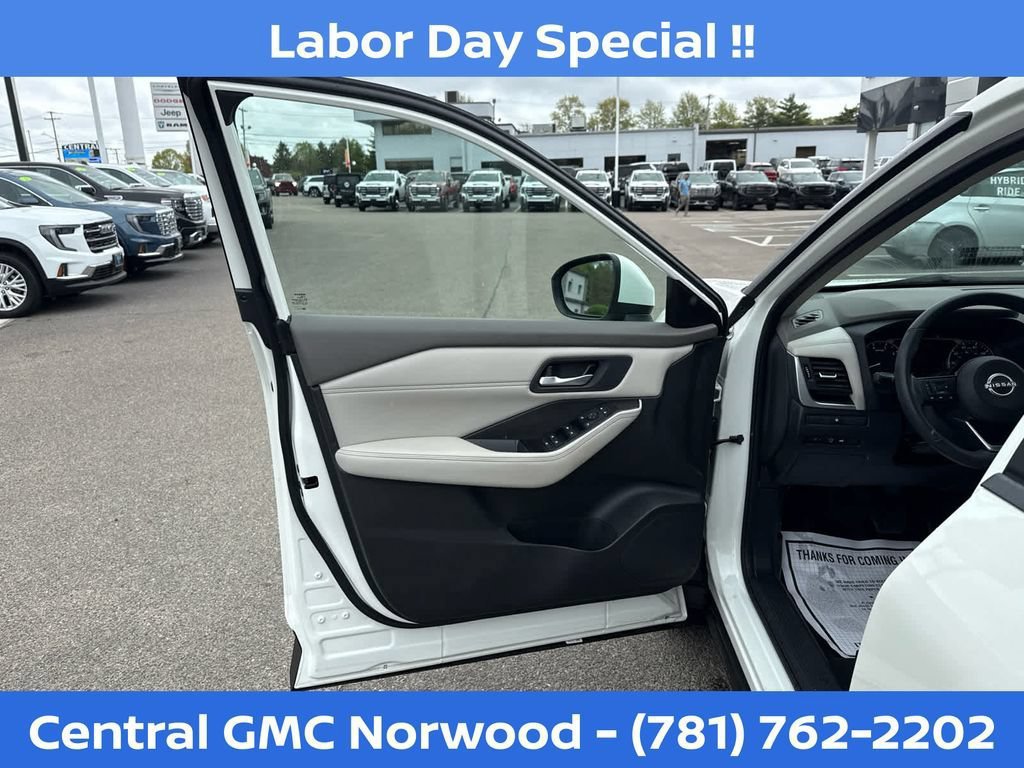 Used 2023 Nissan Rogue SV w/ SV Premium B Package AWD/4WD image 12