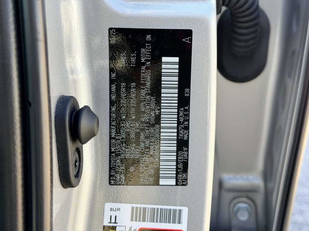 Used 2025 Toyota Highlander XLE AWD/4WD image 27