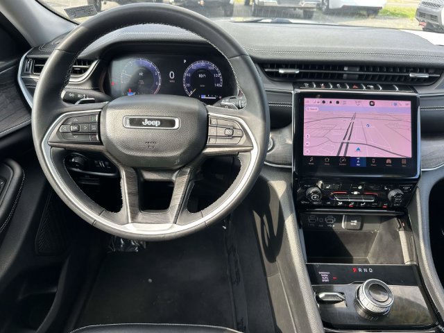 Used 2023 Jeep Grand Cherokee L Limited w/ Black Appearance Package AWD/4WD image 3