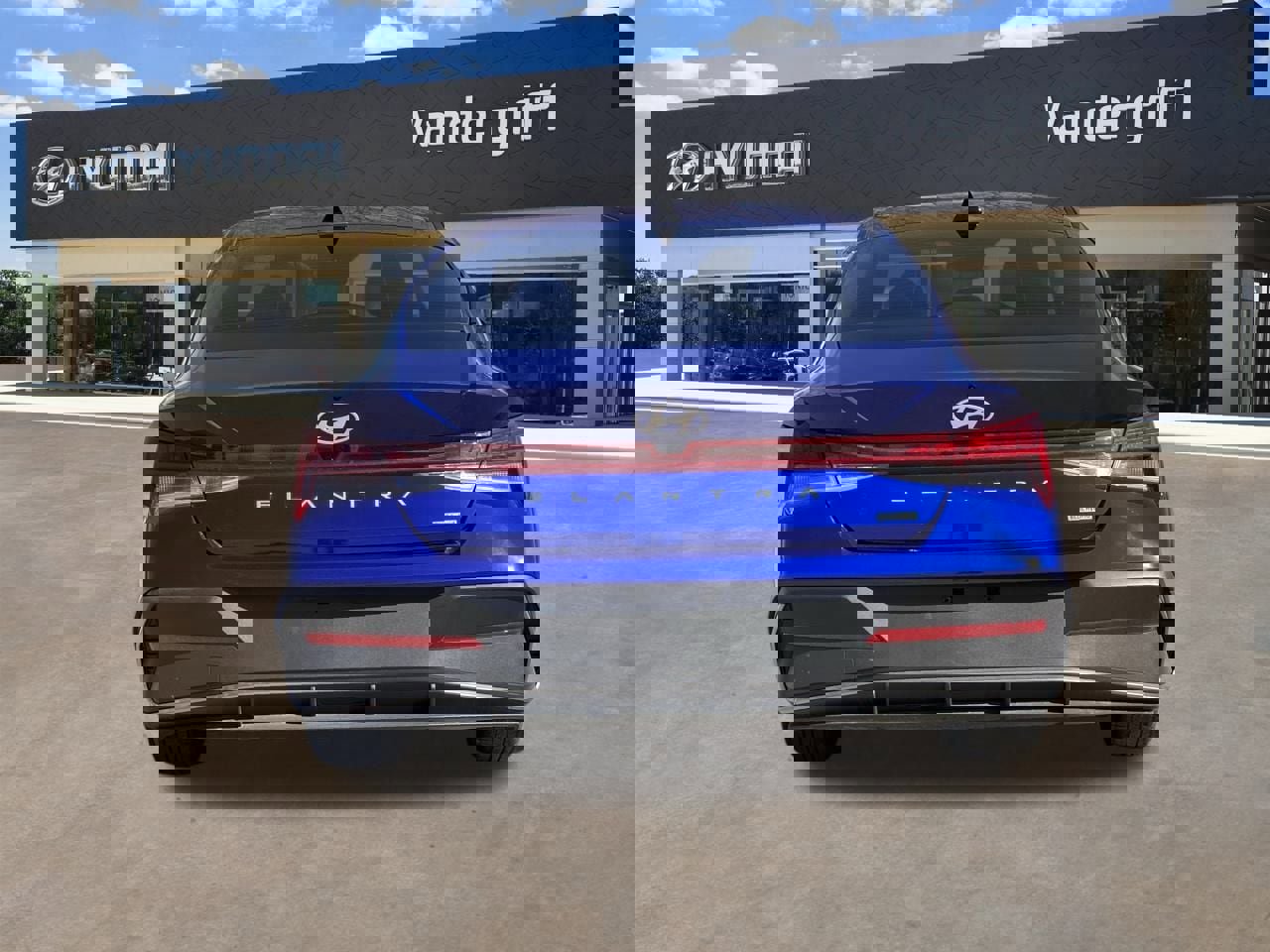 Used 2025 Hyundai Elantra Blue image 9