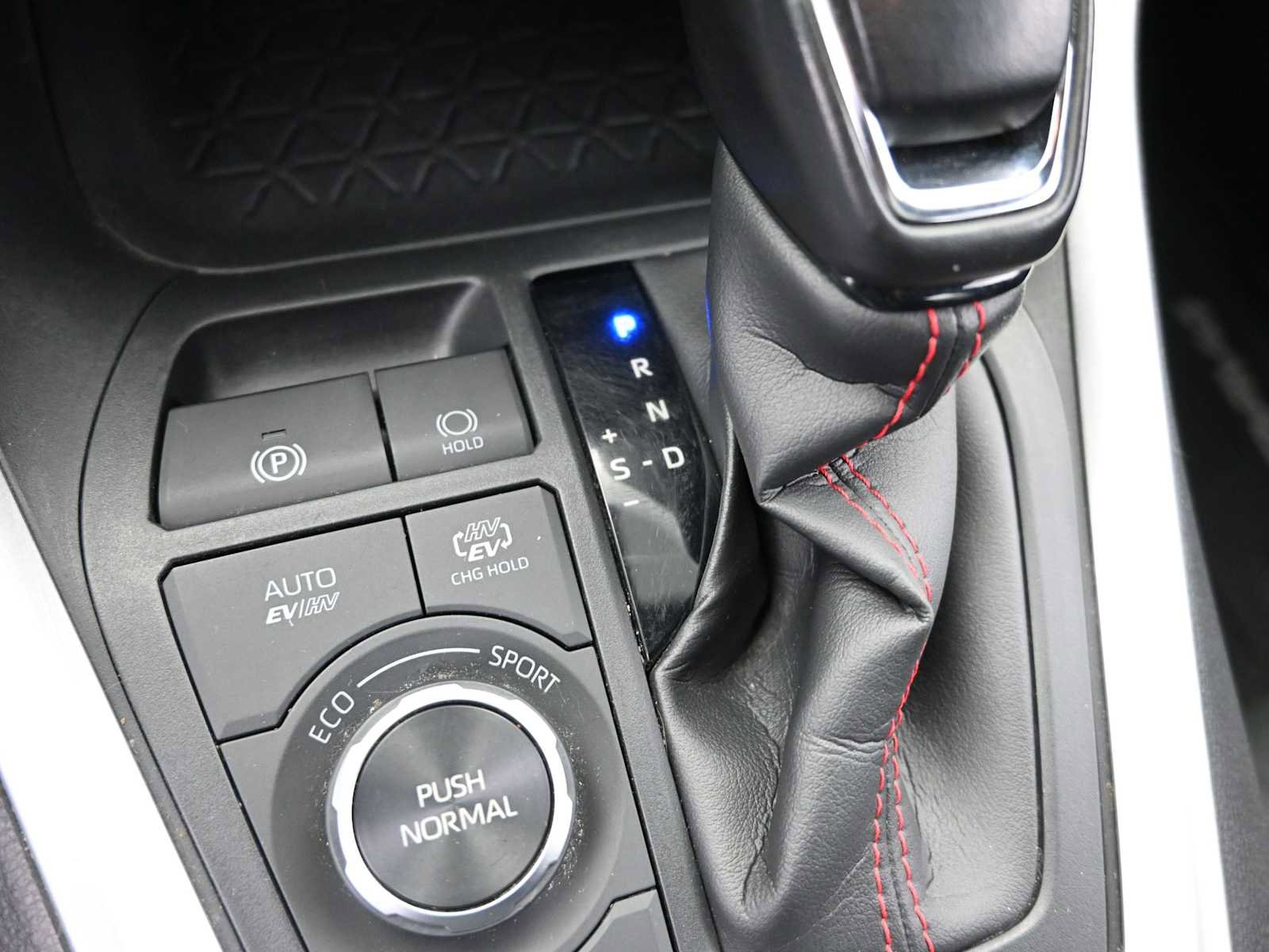 Used 2021 Toyota RAV4 SE w/ Weather & Moonroof Package image 16