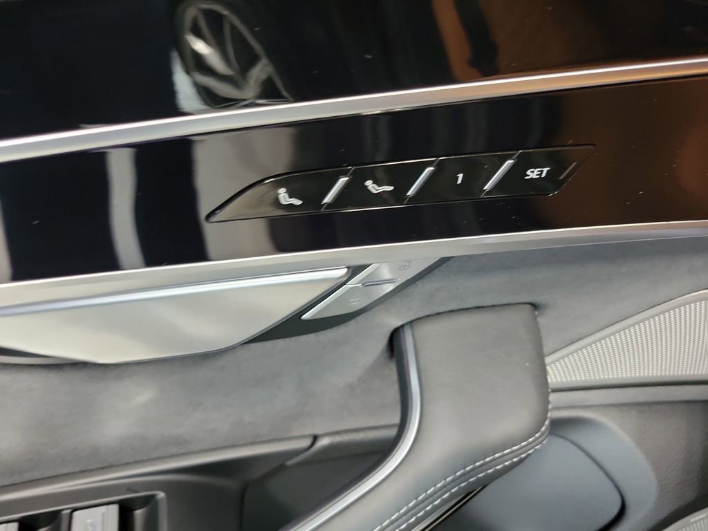 Used 2022 Audi S8 image 32