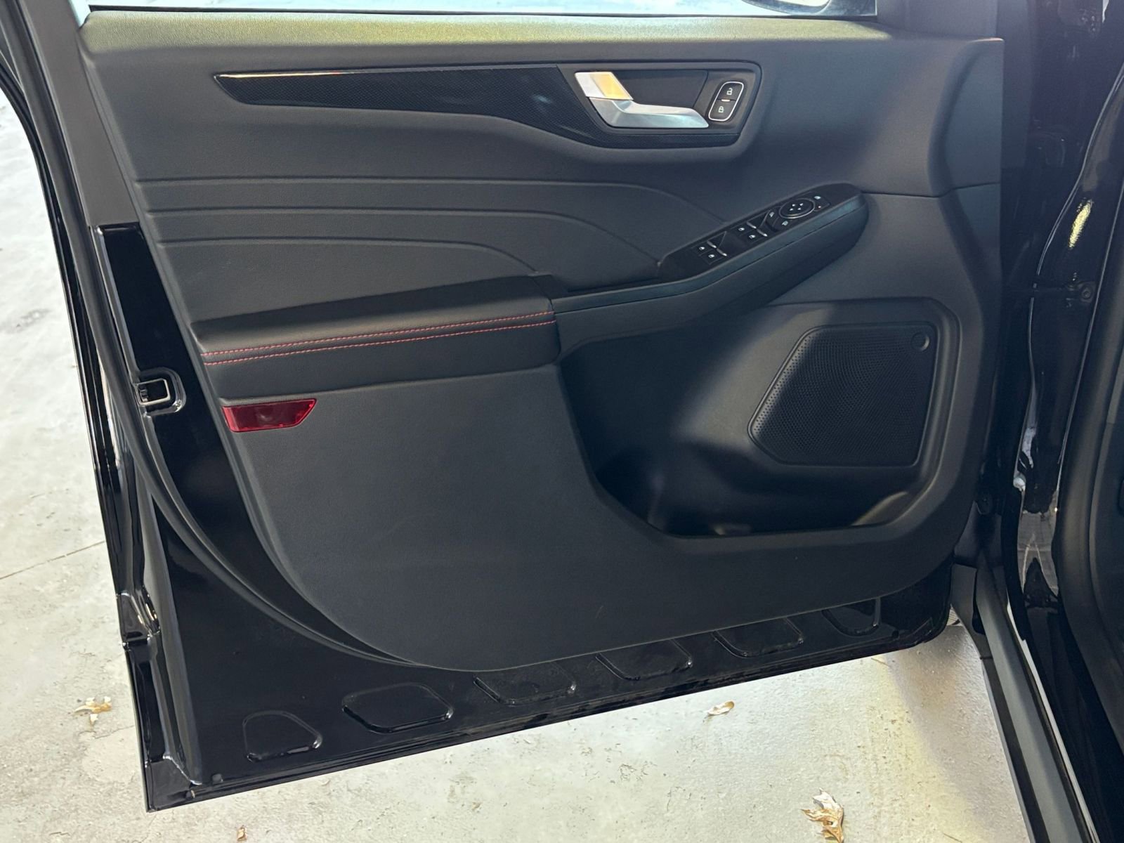 Used 2025 Ford Escape ST-Line image 26