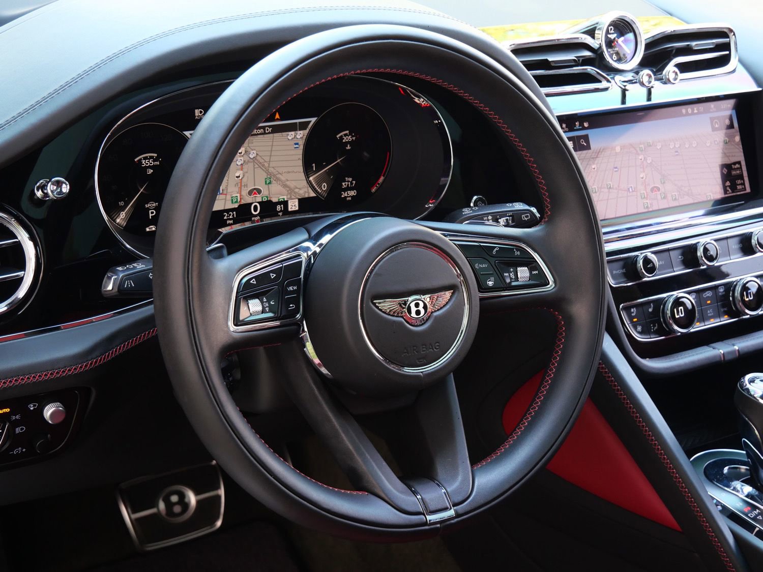 Used 2022 Bentley Bentayga image 14