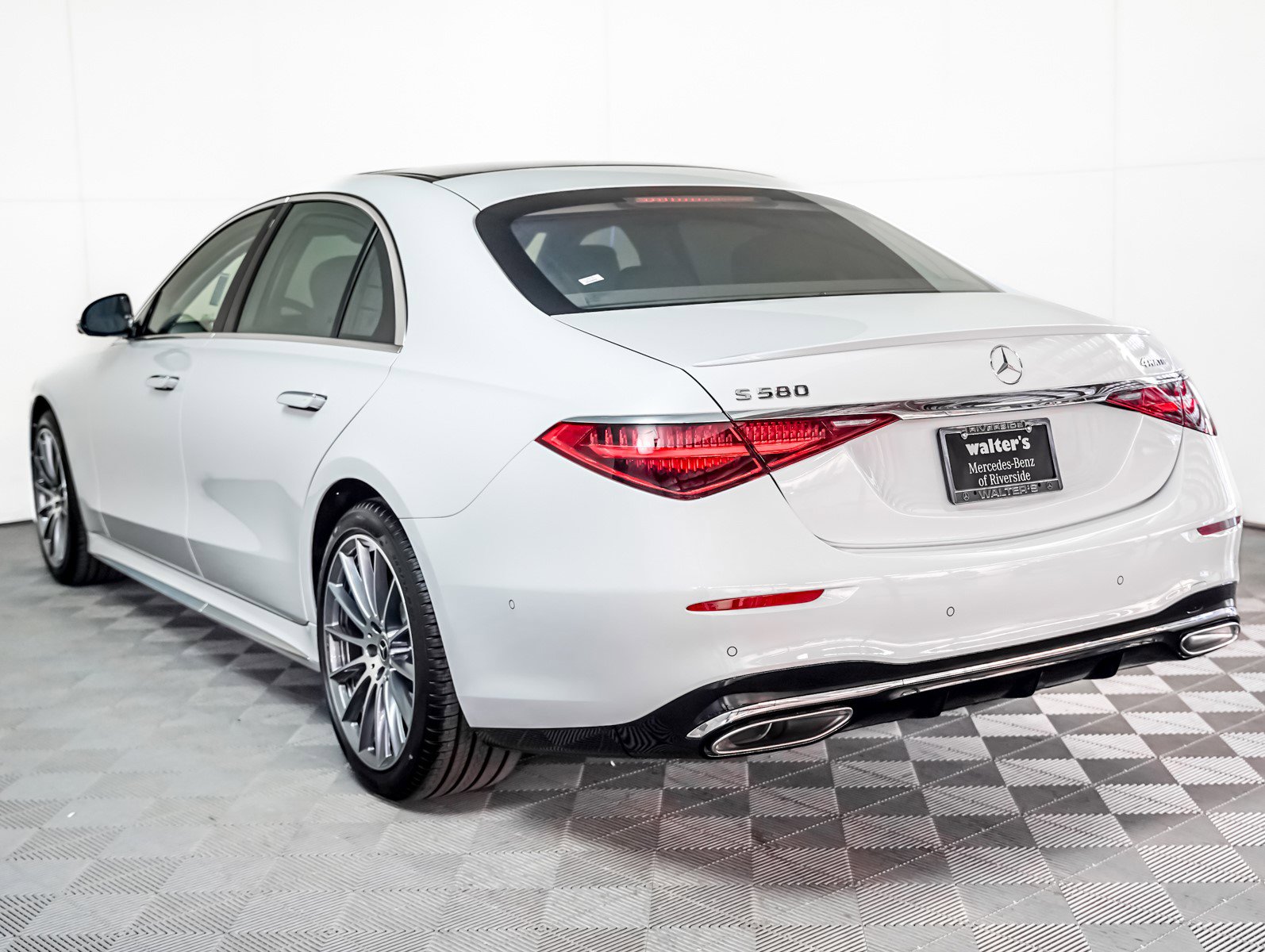 New 2025 Mercedes-Benz S 580 4MATIC Sedan image 2