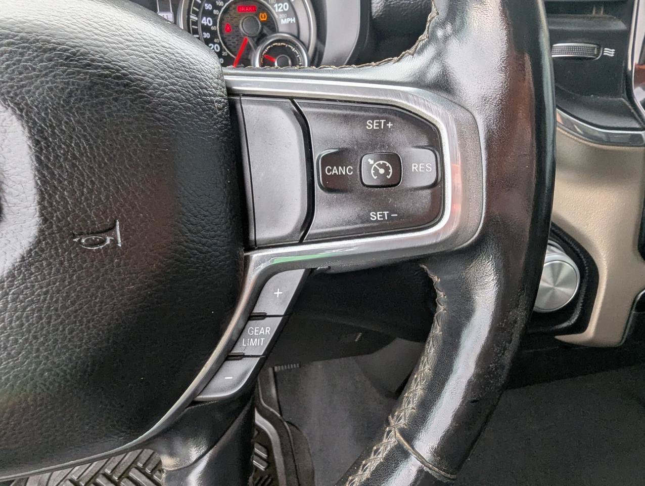 Used 2019 RAM 1500 Laramie AWD/4WD image 15