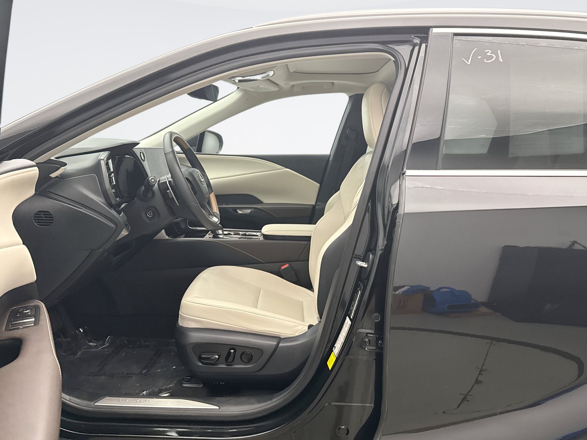 Used 2024 Lexus RX 350 Premium w/ Cold Area Package AWD/4WD image 8