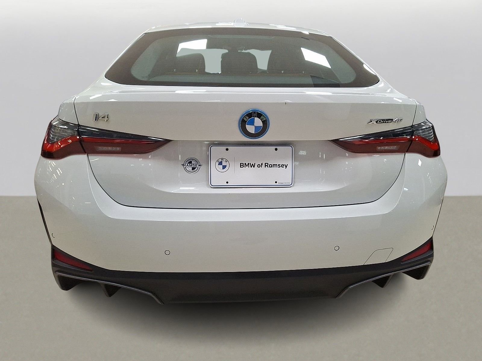Used 2025 BMW i4 xDrive40i w/ Premium Package AWD/4WD image 4
