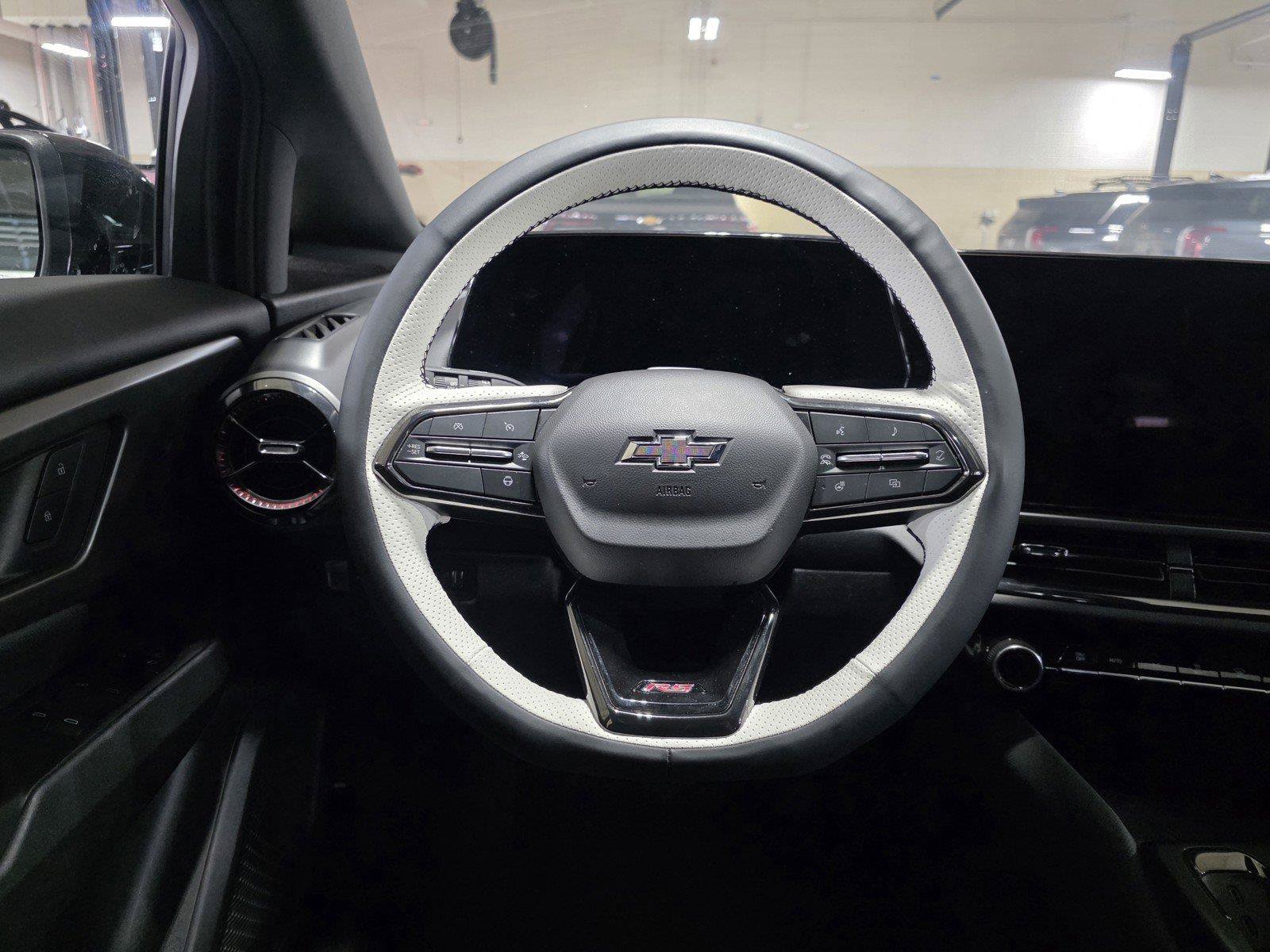Used 2024 Chevrolet Equinox EV RS FWD image 20