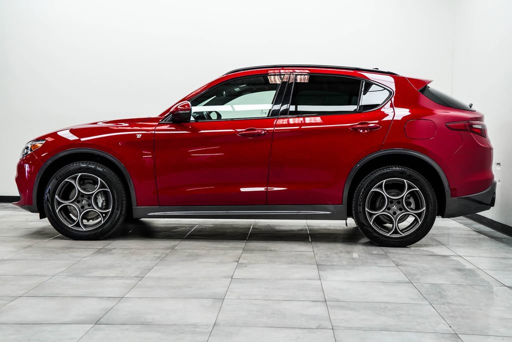 Used 2023 Alfa Romeo Stelvio Ti image 8