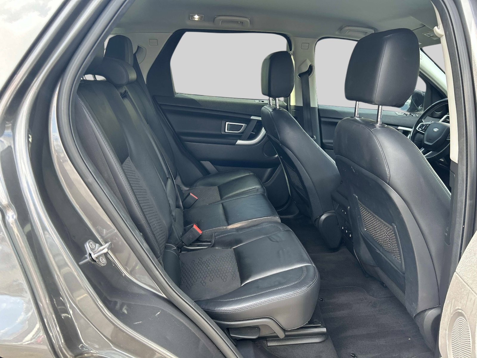 Used 2017 Land Rover Discovery Sport SE AWD/4WD image 14