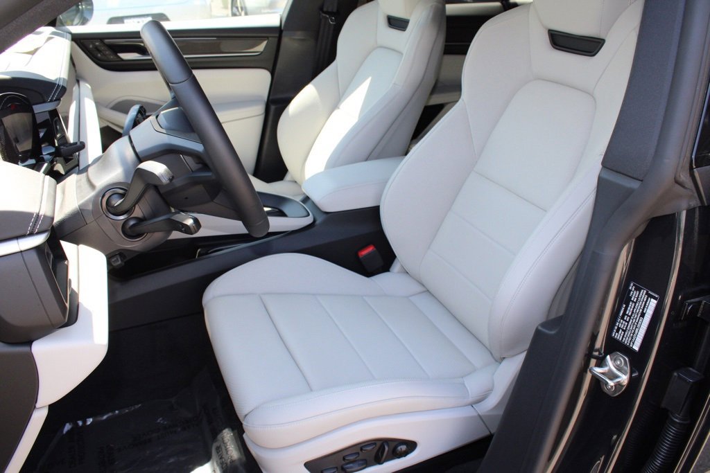 New 2024 Porsche Macan 4 Electric image 5