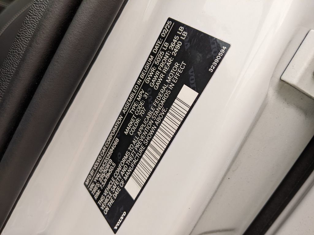 Certified 2025 Volvo XC40 B5 Plus image 30