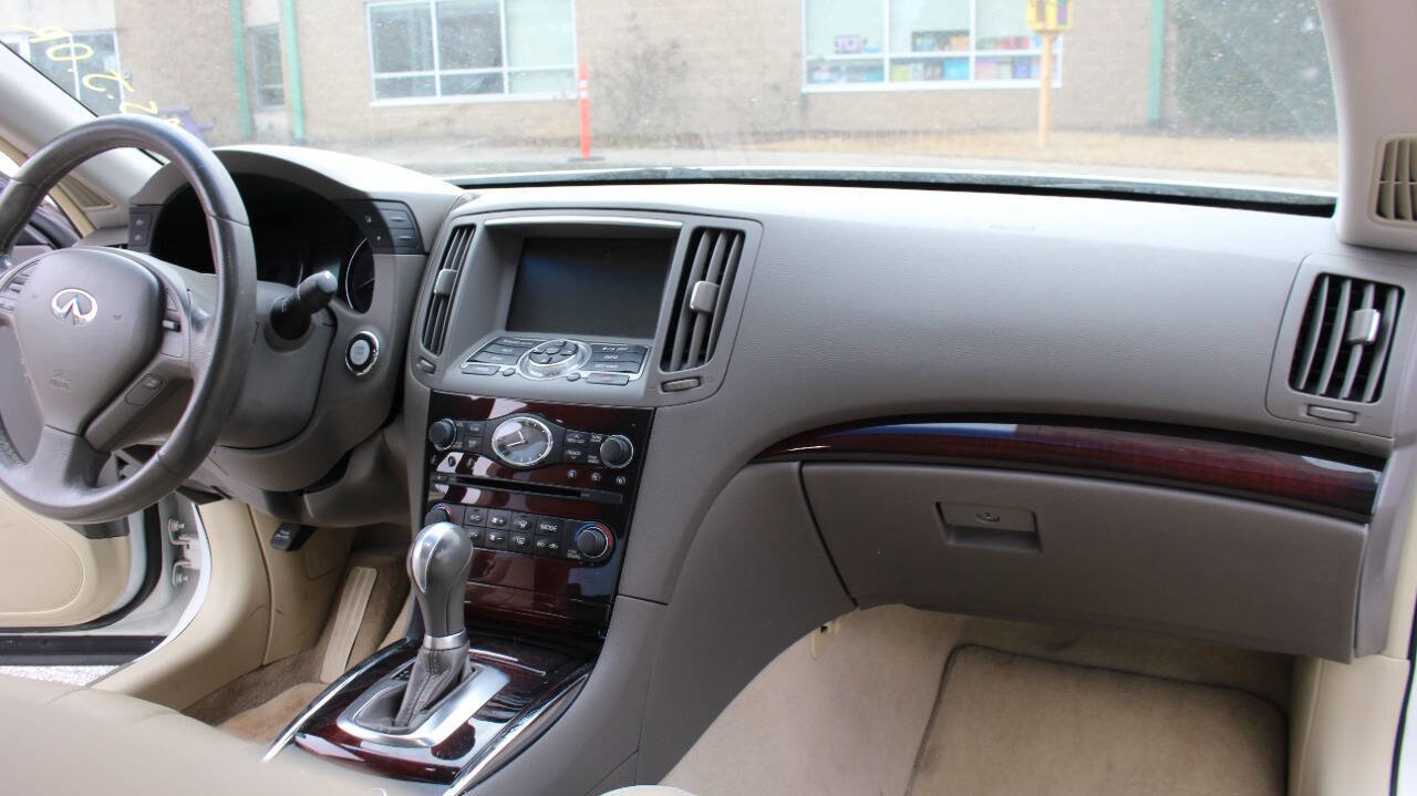 Used 2013 INFINITI G37 Journey w/ Premium Pkg image 19