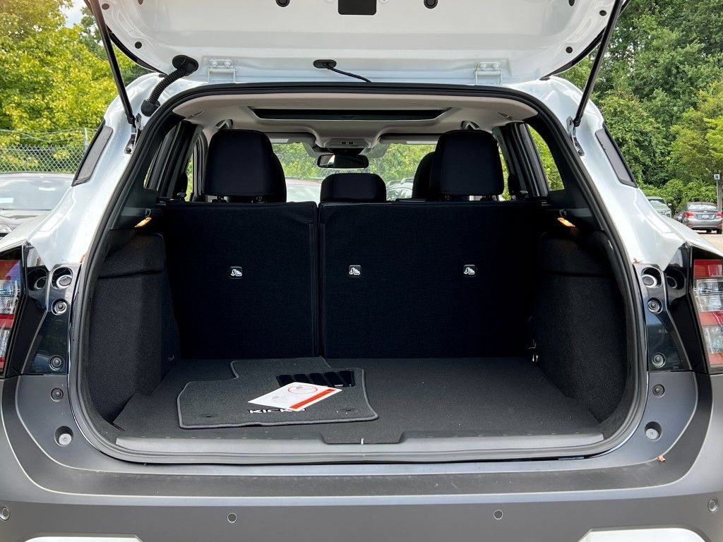 New 2025 Nissan Kicks SV w/ SV Premium Package AWD/4WD image 11