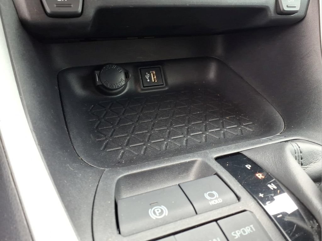 Used 2024 Toyota RAV4 XLE AWD/4WD image 10