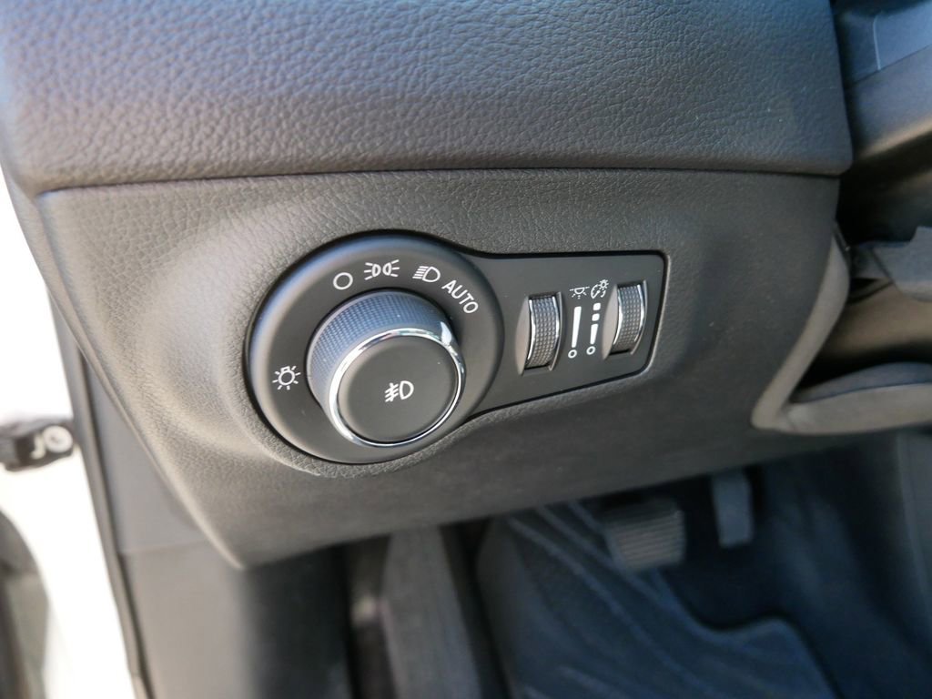 Used 2017 Jeep Compass Latitude w/ Popular Equipment Group image 15