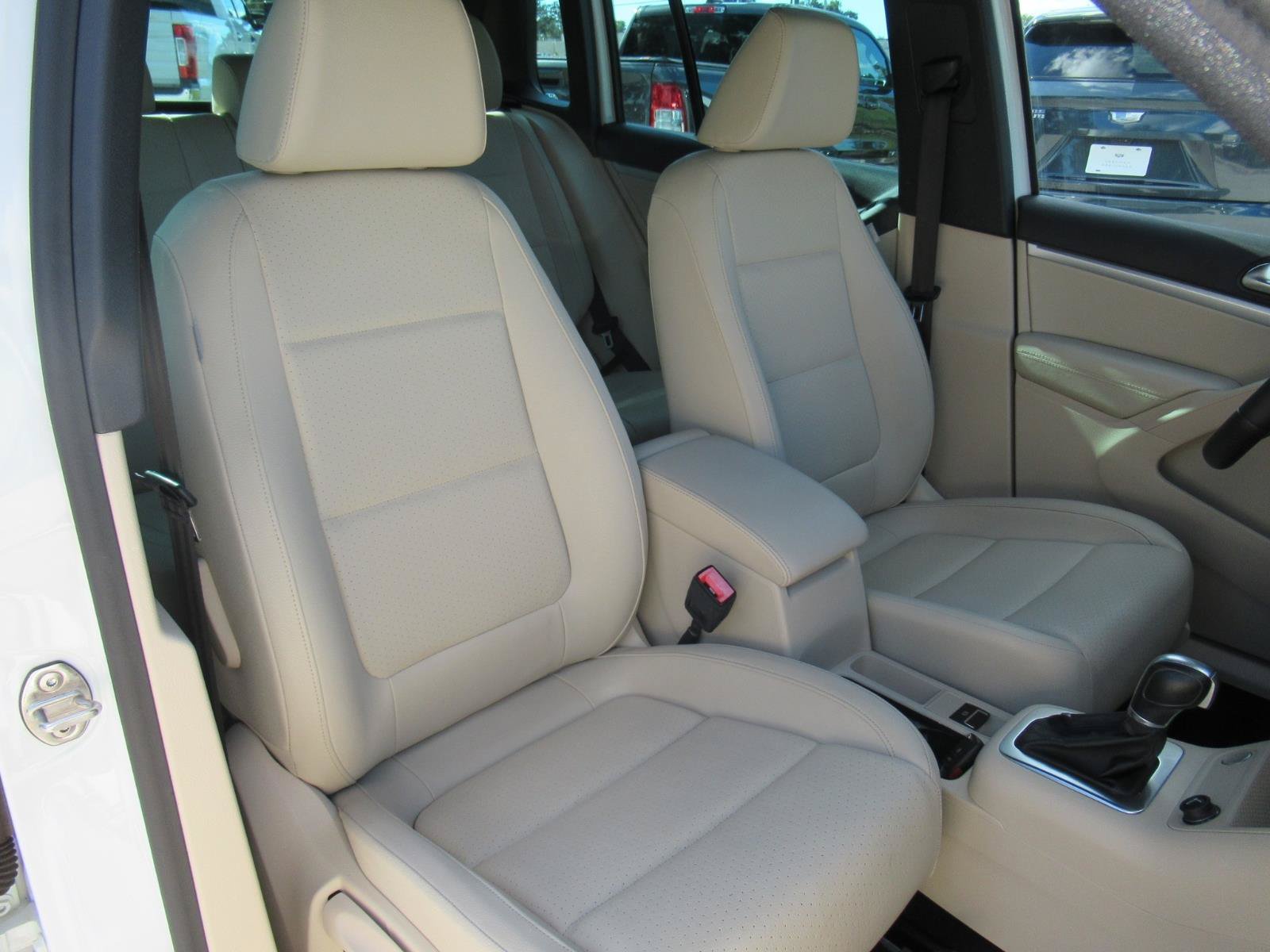 Used 2016 Volkswagen Tiguan R-Line FWD image 9