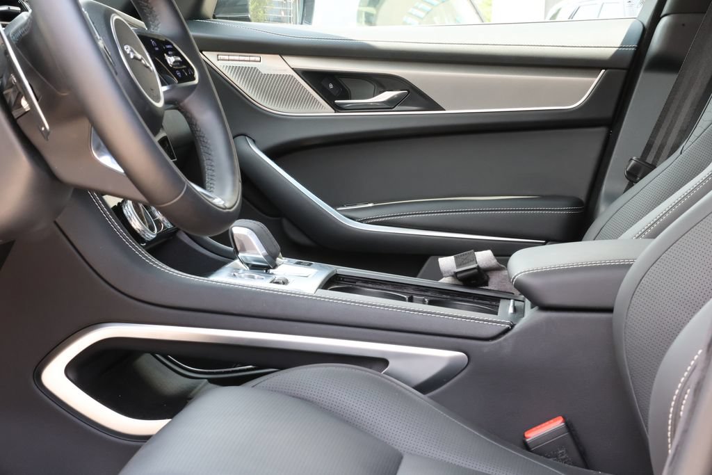 Certified 2026 Jaguar F-PACE R-Dynamic S AWD/4WD image 13