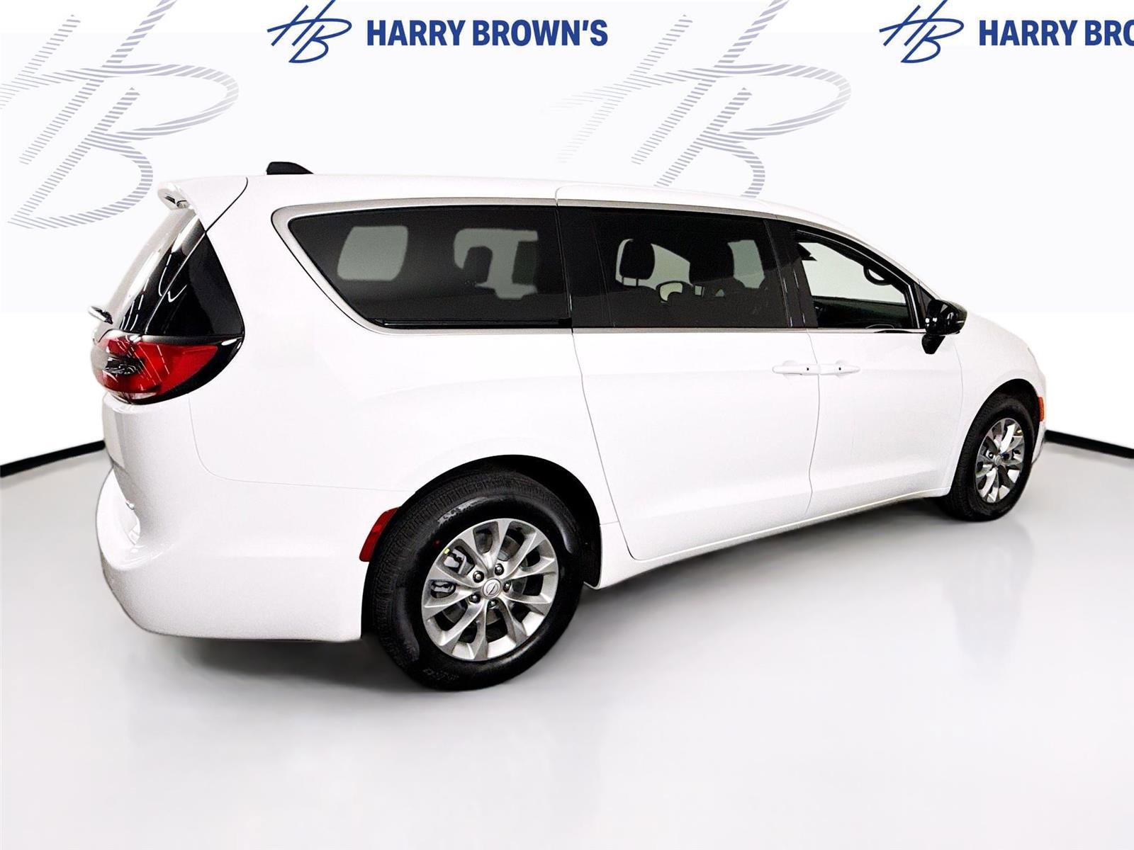 New 2026 Chrysler Pacifica Select image 30