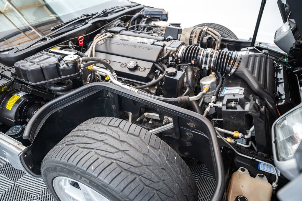 Used 1996 Chevrolet Corvette Coupe RWD image 22